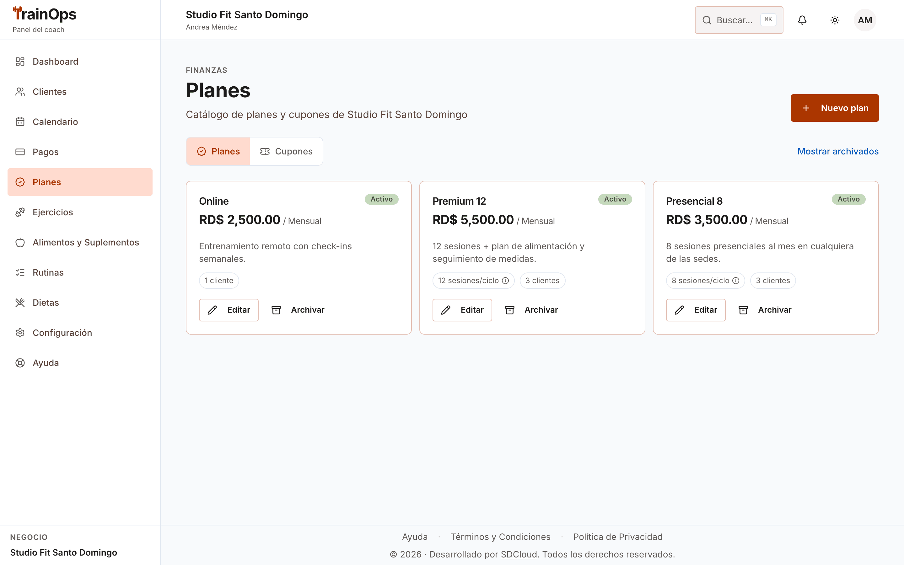 Catálogo de planes de membresía en pesos dominicanos, con periodicidad y estado de cada plan